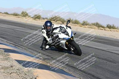 media/Dec-01-2025-Moto Forza (Mon) [[2daa91e15f]]/3-Beginner Group/Session 4 (Turn 10 Inside)/